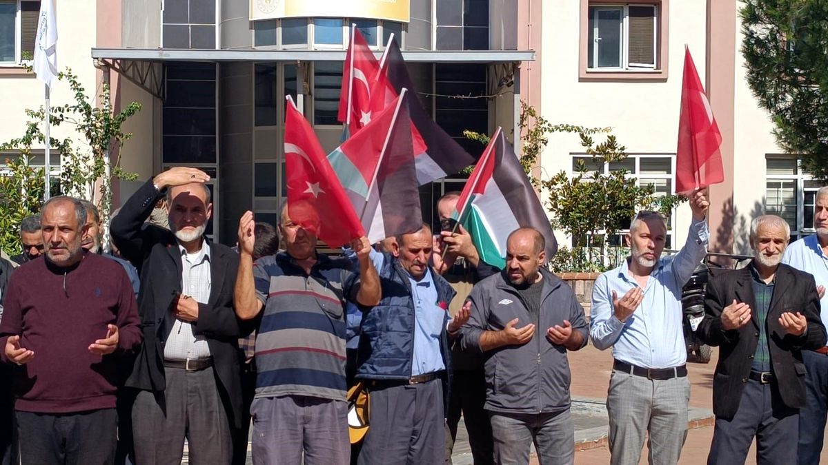 Mersin\'de İsrail Protestosu ve Gıyabi Cenaze Namazı