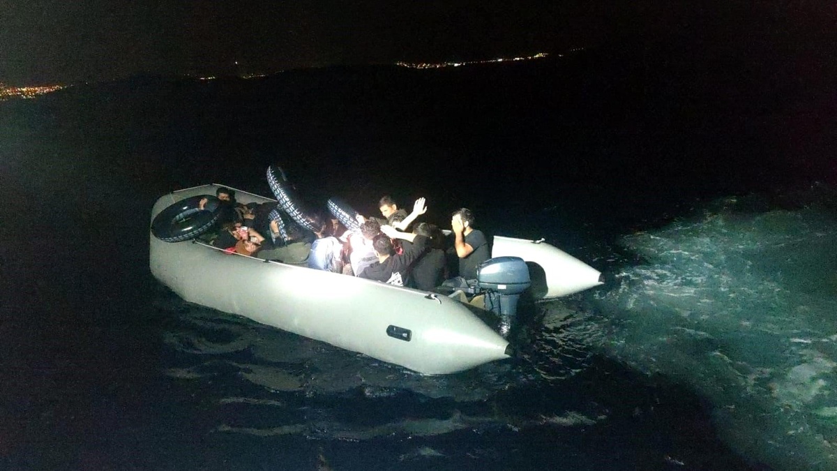 Bodrum\'da Radarla Tespit Edilen 22 Düzensiz Göçmen Yakalandı
