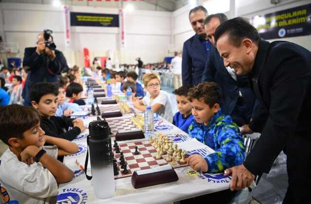 81 ilden 700 sporcunun katıldığı satranç turnuvası Tuzla'da başladı