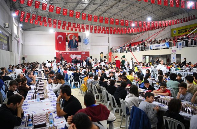 81 ilden 700 sporcunun katıldığı satranç turnuvası Tuzla'da başladı