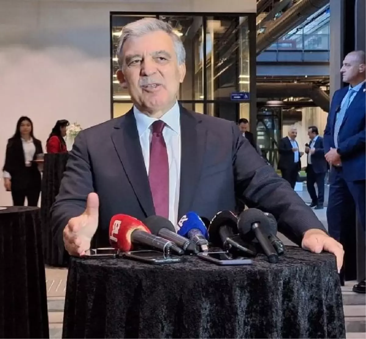 Abdullah Gül: Gazze\'de binlerce çocuğu, kadını, sivil insanı öldüren bir örgüt değil, devlet