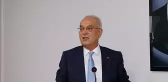Adana'da MHP'ye katılanlara rozet takıldı