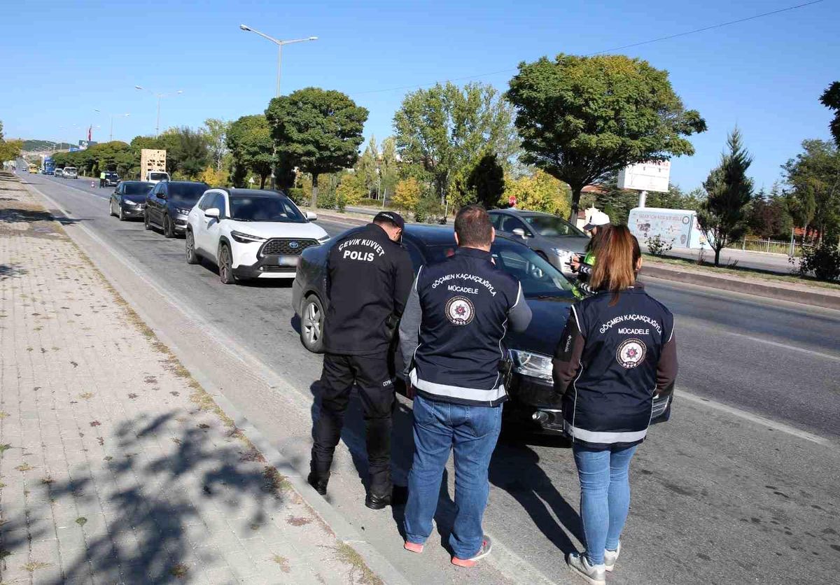 Afyonkarahisar\'da düzensiz göçle mücadelede 3 kişiye para cezası