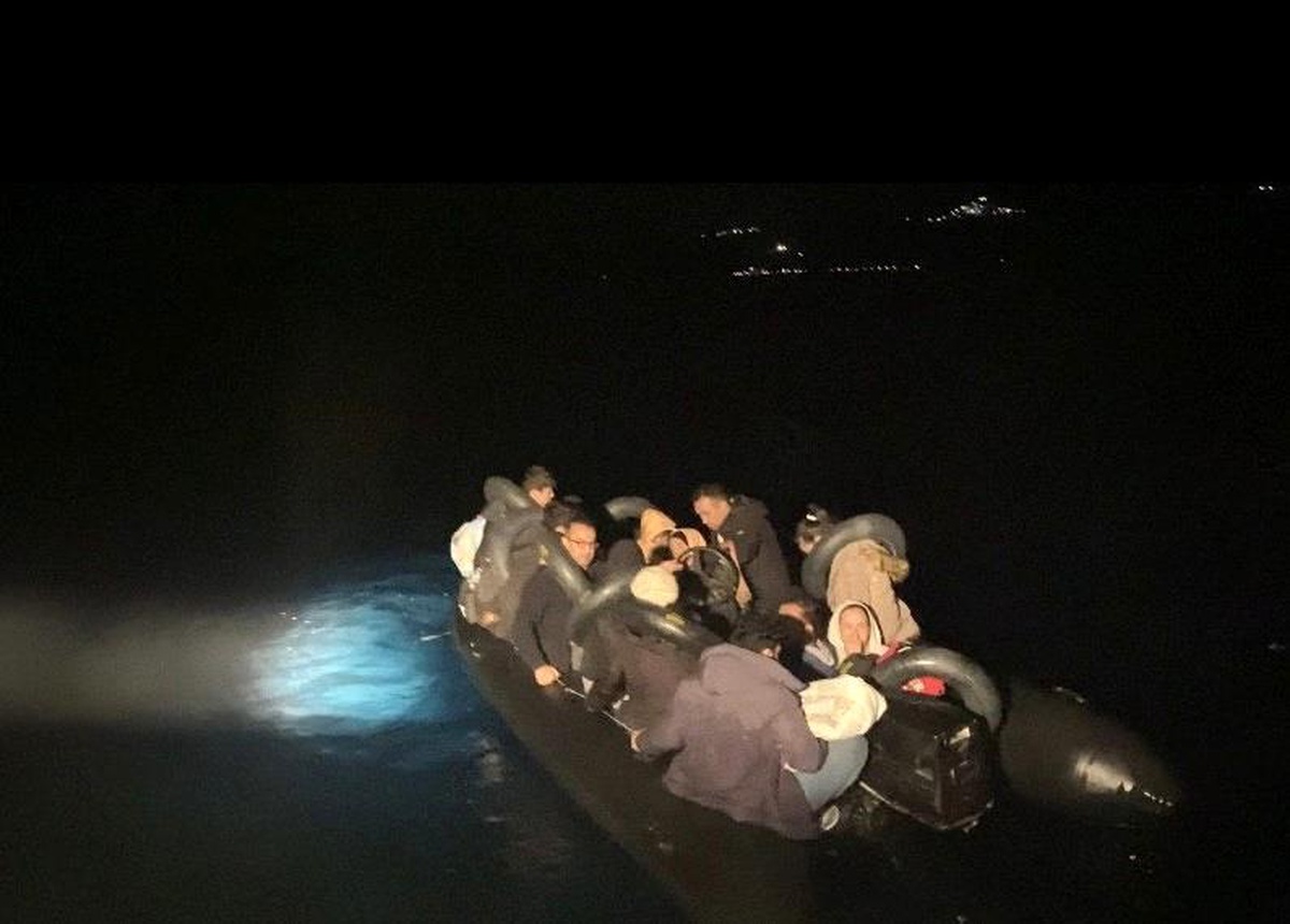 Çanakkale\'de Sahil Güvenlik, Afganistan uyruklu 17 kaçak göçmeni yakaladı