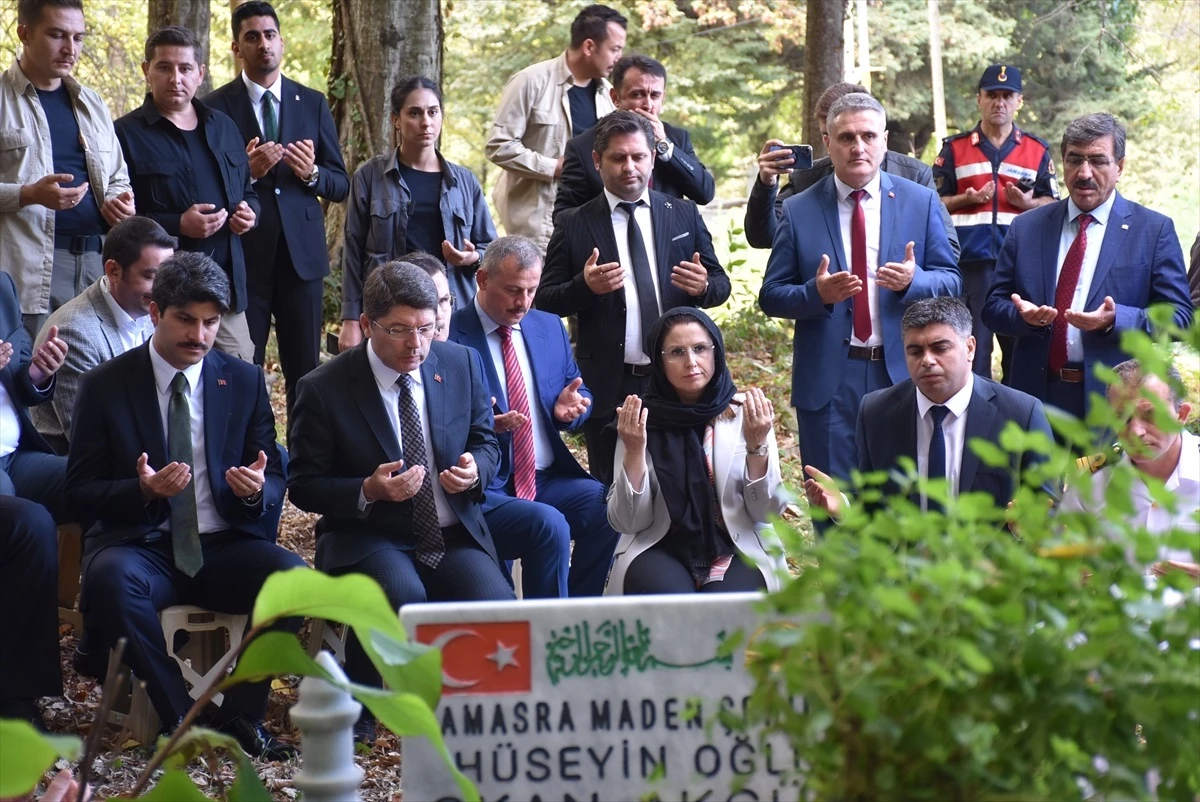 Bakan Tunç, Amasra\'da maden ocağındaki patlamada ölen işçiler için okutulan mevlide katıldı