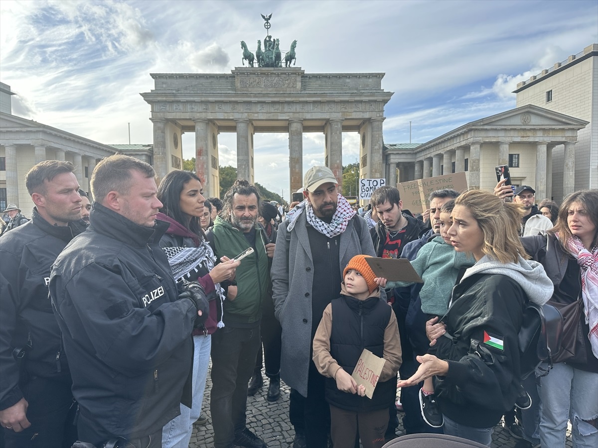 Berlin\'de Filistinlilerle Dayanışma Gösterisine Polis İzin Vermedi