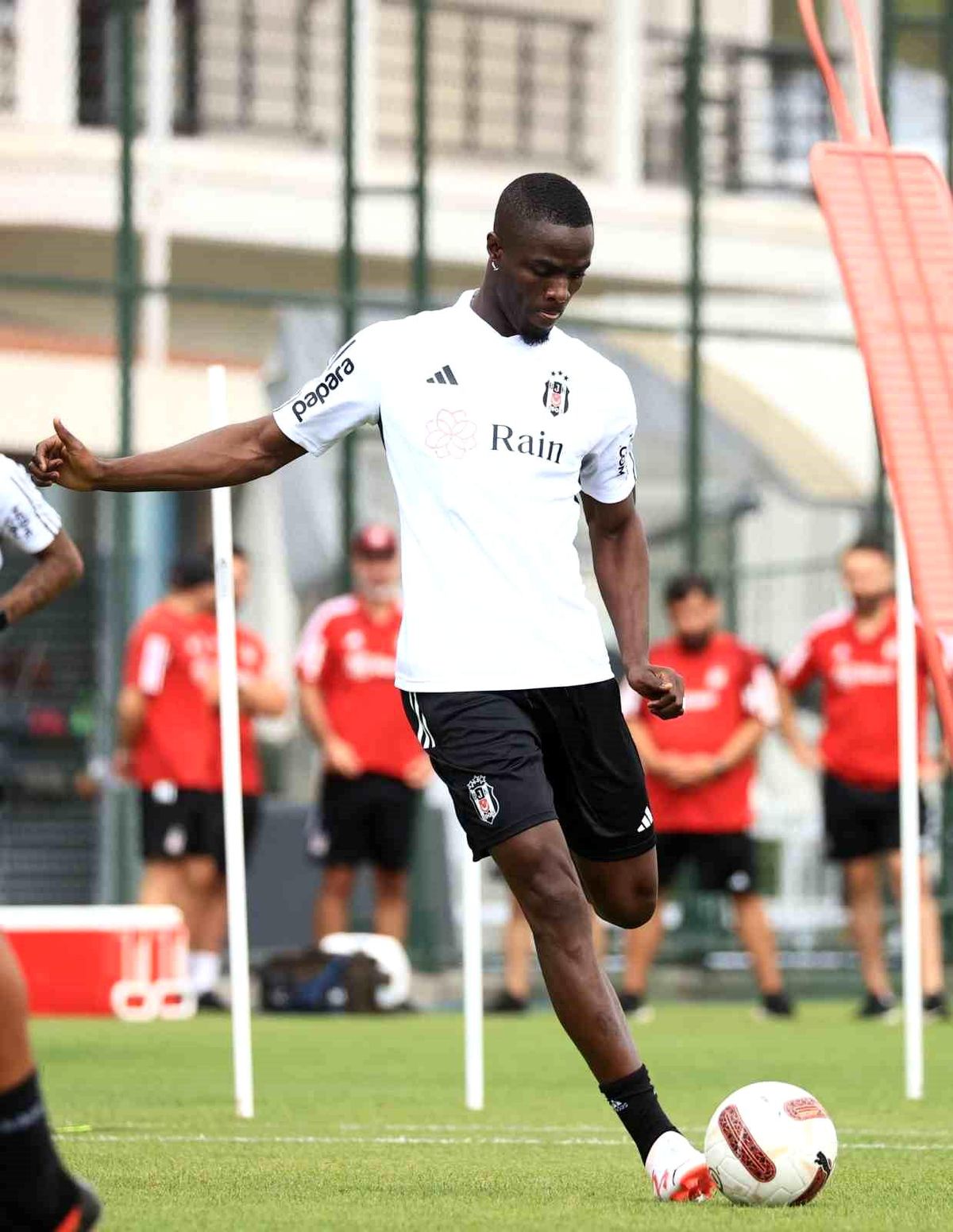 Beşiktaş, Eric Bailly\'in sağlık durumu hakkında açıklama yaptı