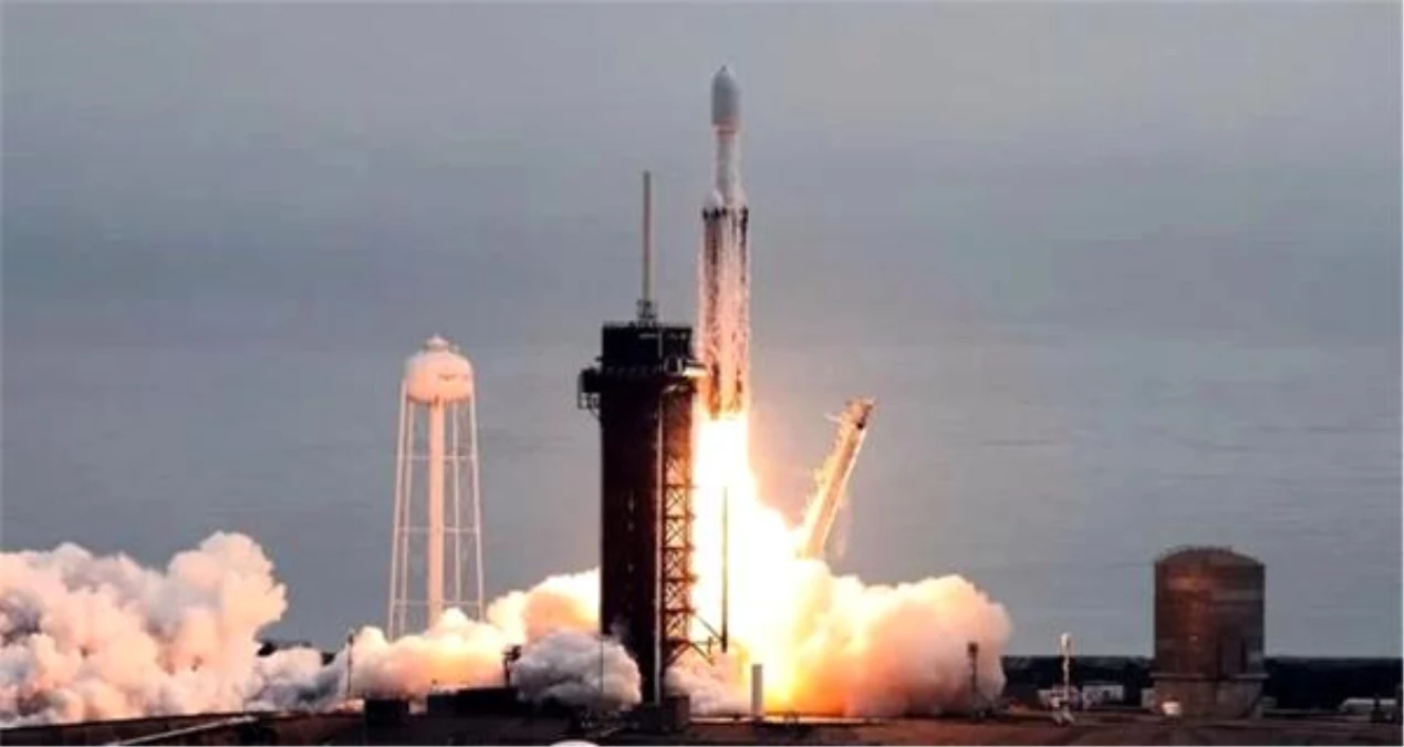 NASA\'nın Psyche Uzay Aracı, SpaceX Falcon Heavy Roketiyle Havalandı