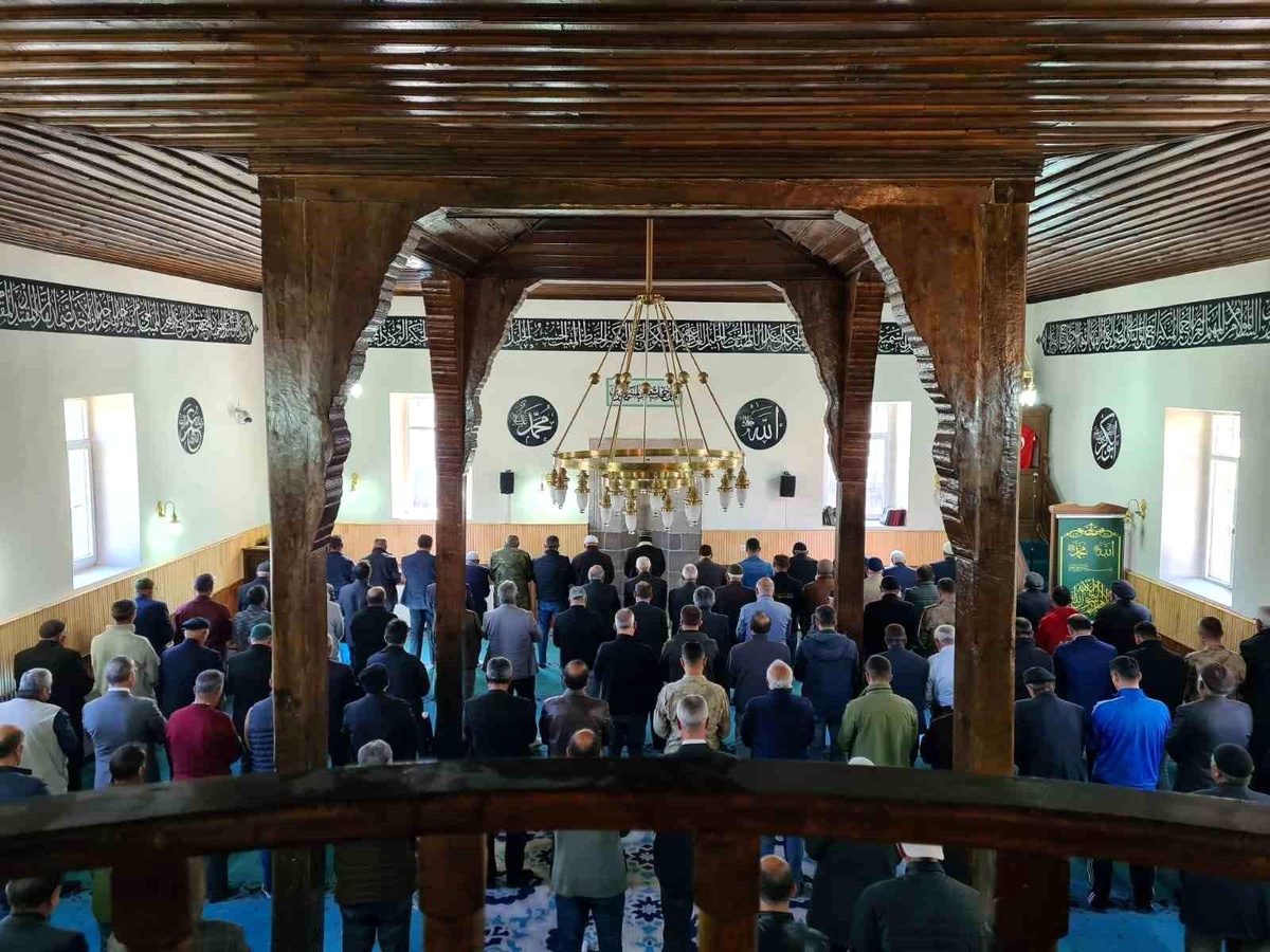 Çıldır\'daki Camilerde Filistin Halkı için dualar edildi