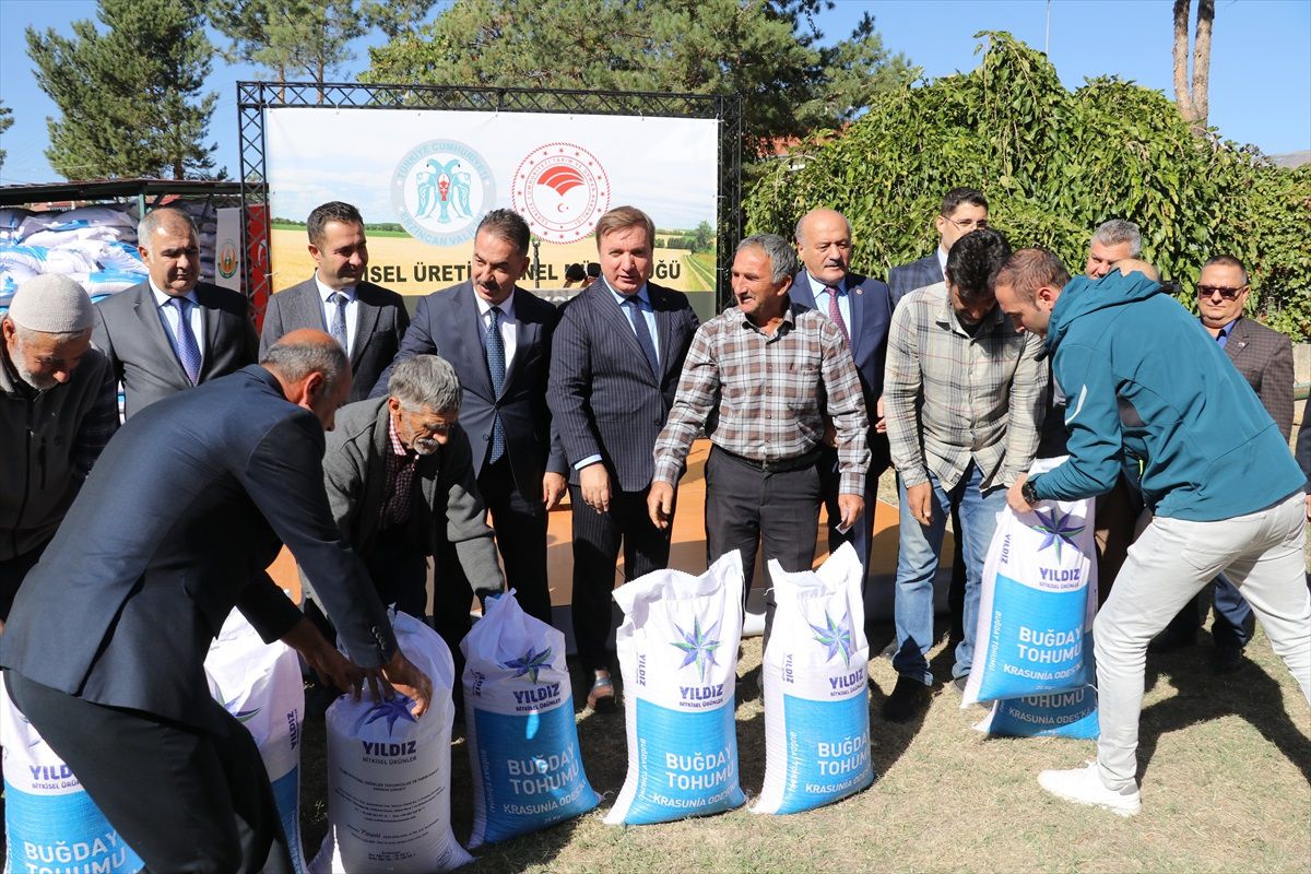 Erzincan\'da 1300 çiftçiye 349 ton buğday tohumu dağıtımı başladı