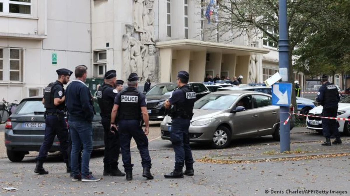 Fransa\'da İslamcı Saldırı Sonrası Asker Sayısı 7 Bine Yükseltildi