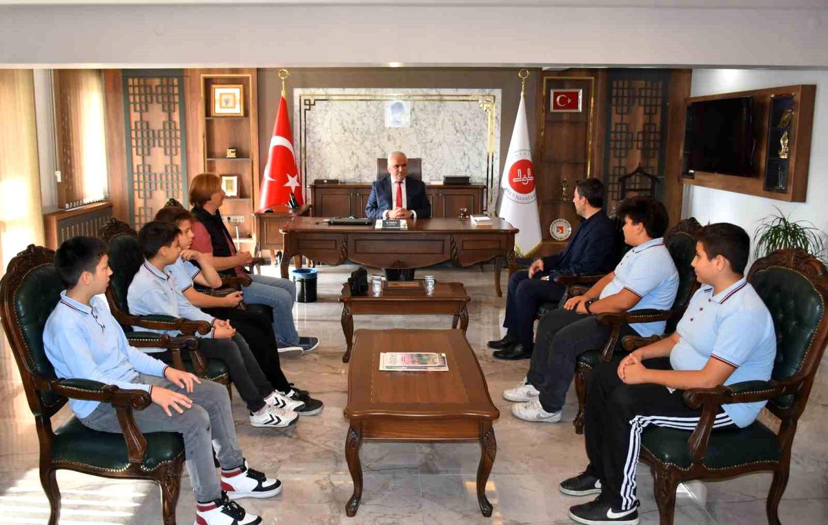 Bilecik\'te İmam Hatipli Öğrenciler Müftü Ali Erhun ile Buluştu
