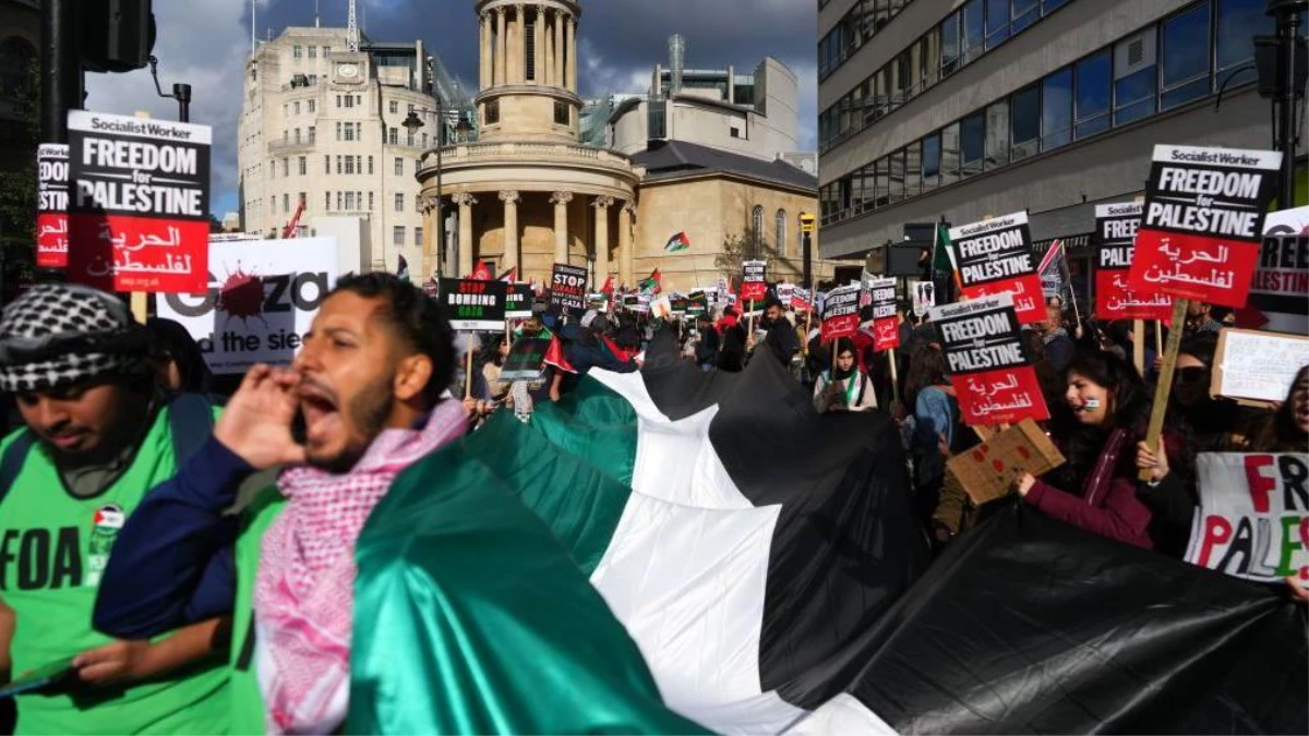 Londra\'da Filistinlilere Destek Yürüyüşü