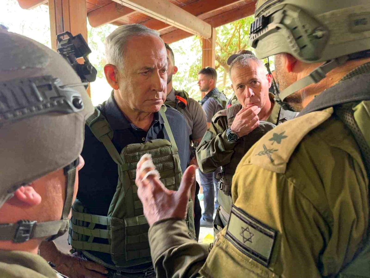 İsrail Başbakanı Netanyahu, Gazze Şeridi\'nin doğu sınırında askerlerle buluştu