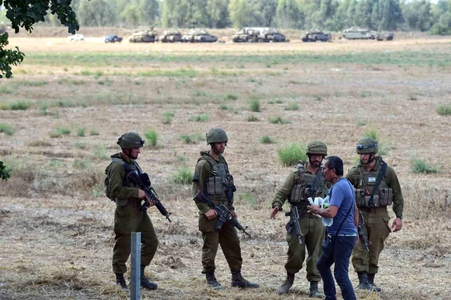 İsrail, kara harekatı için Gazze sınırına sevkiyatını arttırdı