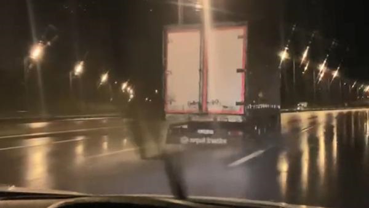 İstanbul ve İzmir\'de Göçmen Kaçakçılarına Operasyon: 19 Gözaltı
