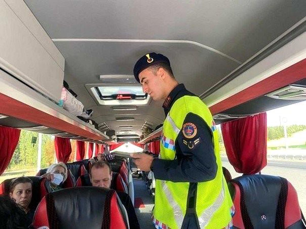 Eskişehir\'de Jandarma Ekipleri Yabancı Uyruklu 5 Kişiye Para Cezası Uyguladı