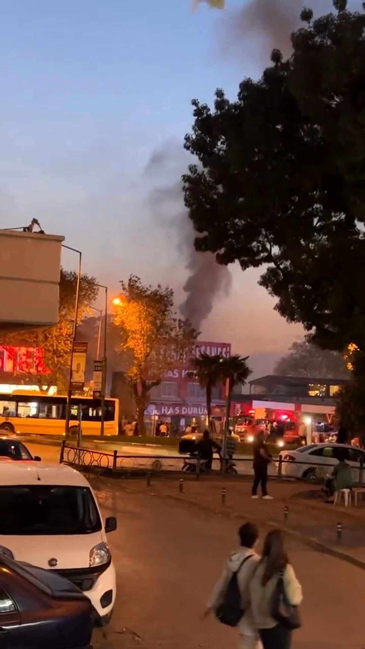 Bursa\'da Kent Meydanı\'ndaki Restoranda Yangın Çıktı
