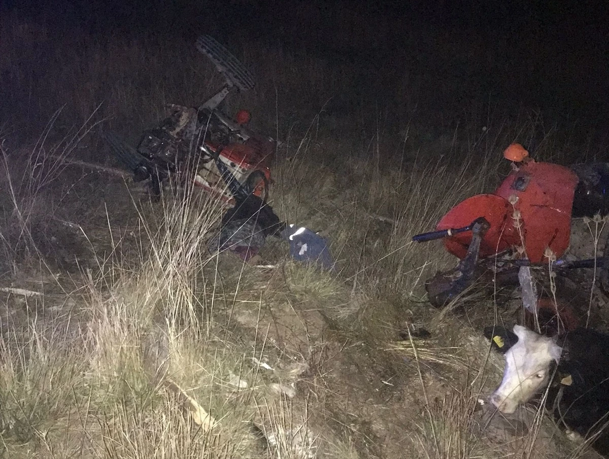 Kütahya\'da Tırın Traktöre Çarpması Sonucu 1 Kişi Öldü, 2 Kişi Yaralandı