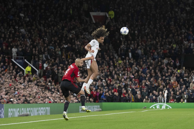 Manchester United gece yarısı iddiaları doğruladı! Old Trafford'da 2 bin Galatasaraylı ev sahibi tribününde maçı izledi