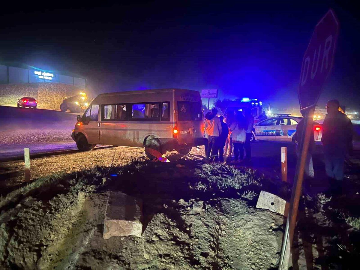 Nevşehir\'de Minibüs Kaza Yaptı: 7 Yaralı