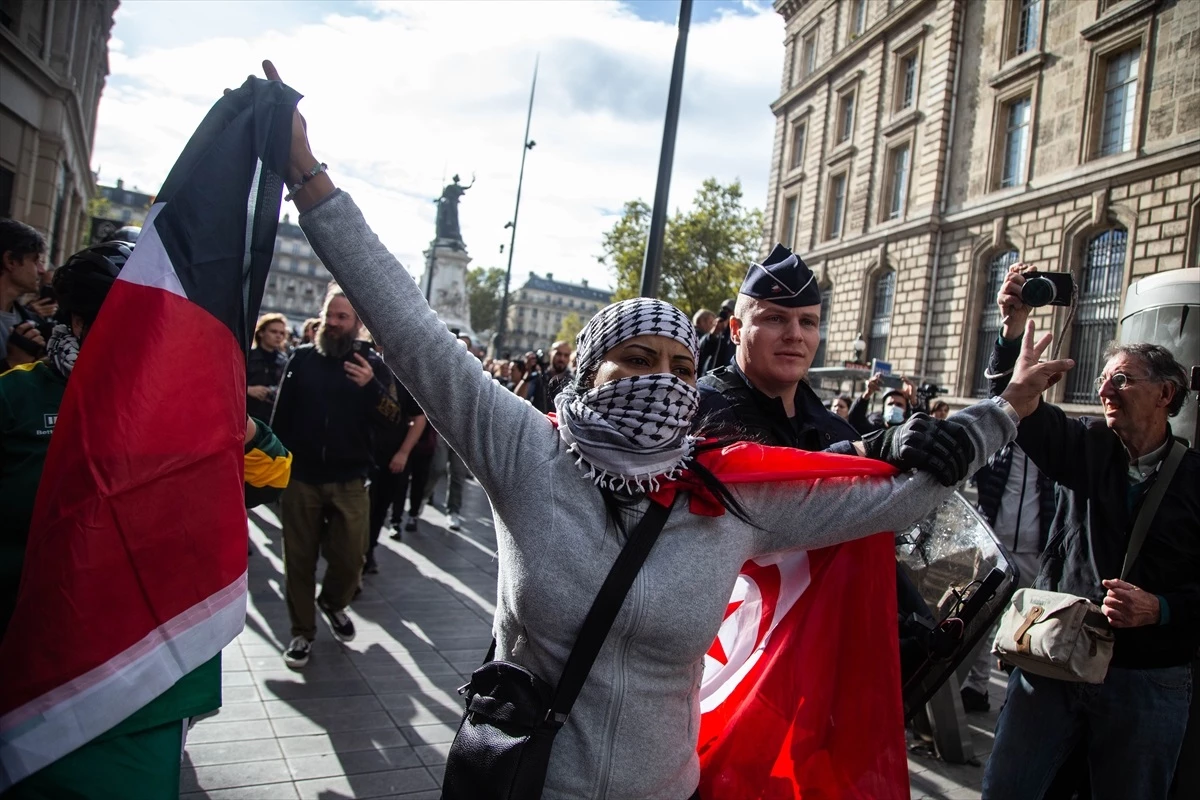 Paris\'te Filistin\'e Destek Gösterisine Polis Müdahalesi
