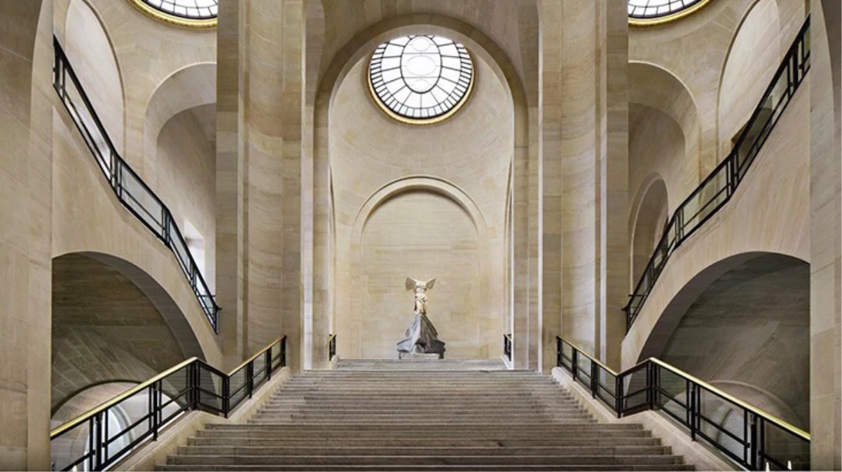 Paris\'teki Louvre Müzesi bomba ihbarı nedeniyle tahliye edildi
