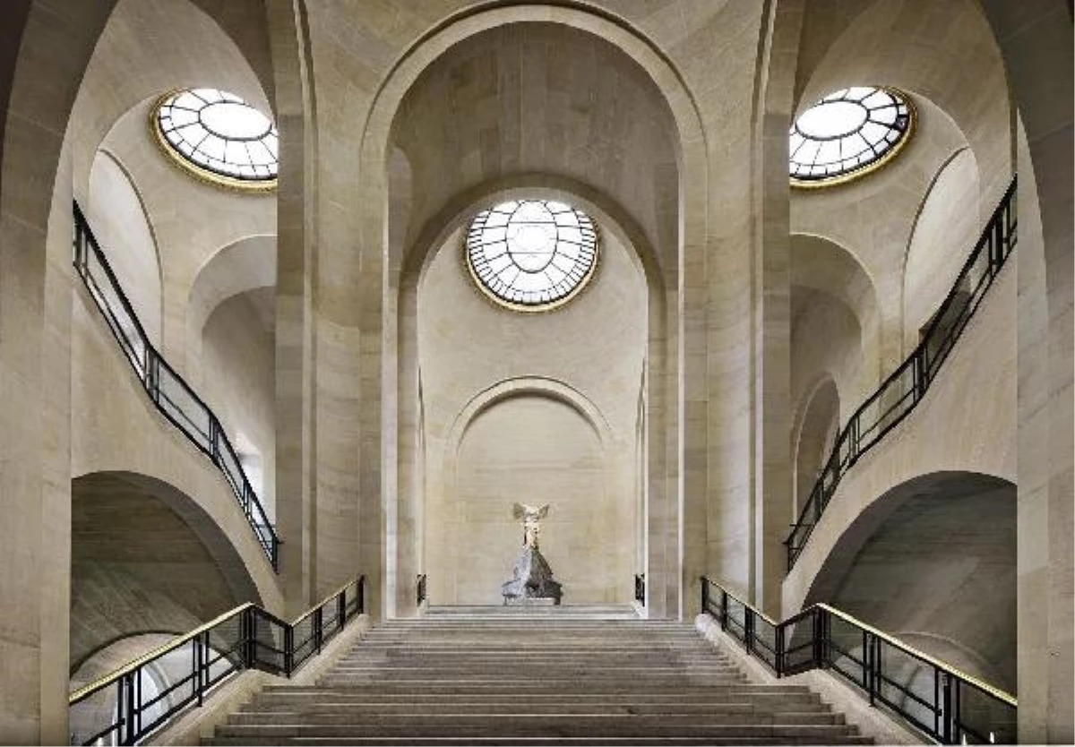 Louvre Müzesi Güvenlik Nedeniyle Kapandı