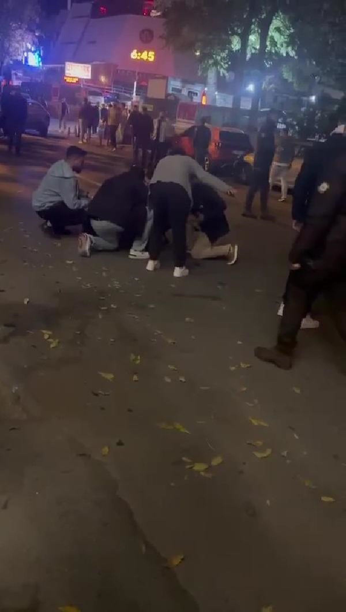 Alkollü sürücü kaçarken 2 kişiye çarptı: 1 ölü, 1 yaralı