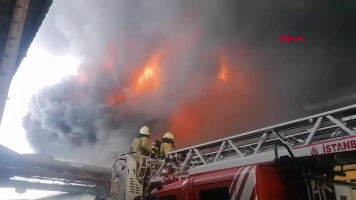 SİLİVRİ\'DE FABRİKA YANGINI - 1