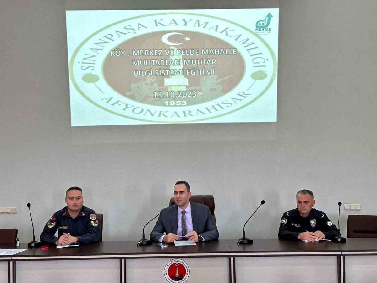 Sinanpaşa Kaymakamı Muhtarlarla İstişare Toplantısı Düzenledi
