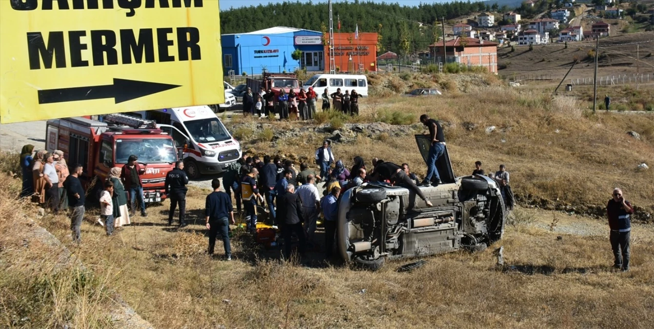 Sinop\'ta otomobil devrildi, 4 kişi yaralandı