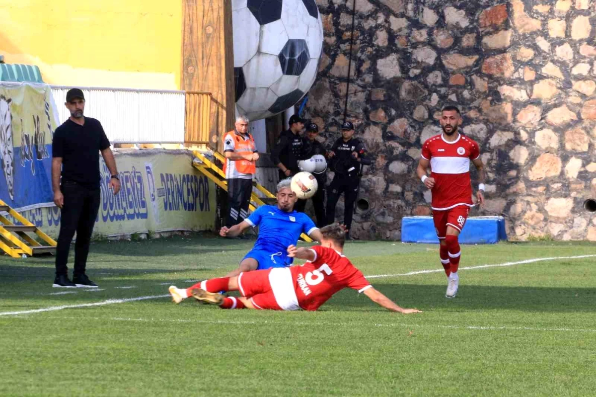 TFF 2. Lig: Belediye Derincespor: 0 Karaman FK: 0