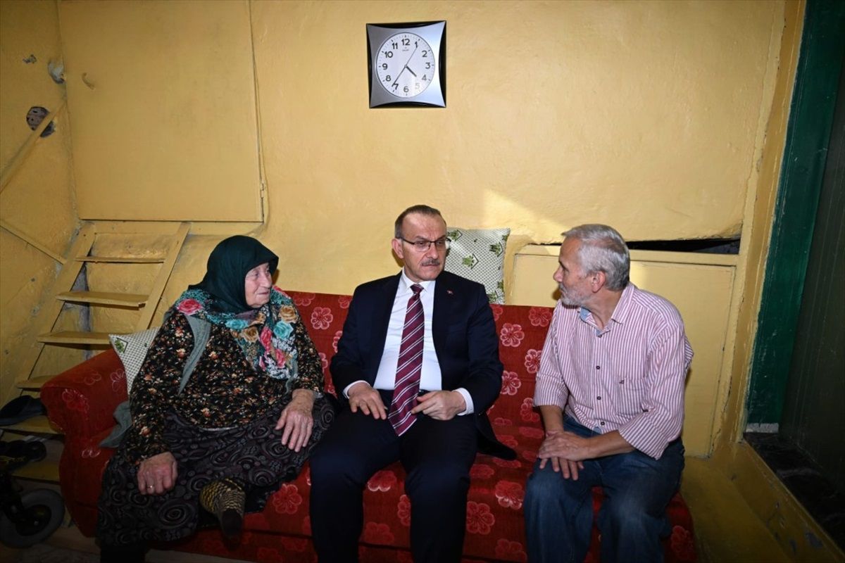 Vali Yavuz, "Gönülden Gönüle" projesiyle hane ziyaretlerini sürdürüyor