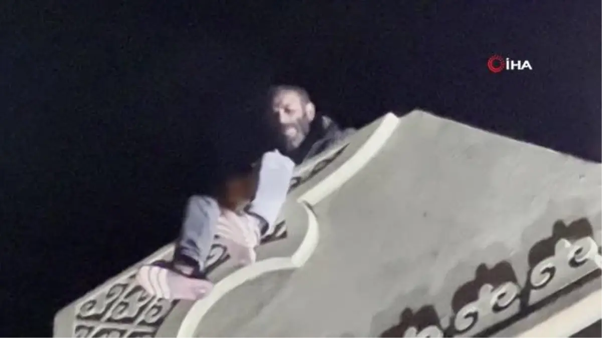 Aksaray\'da Alkollü Şahıs Şehrin Sembolüne Tırmandı