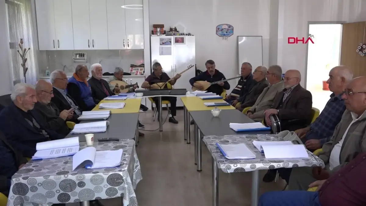 91 yaşındaki bestekar yaşlılar korosunda yer aldı