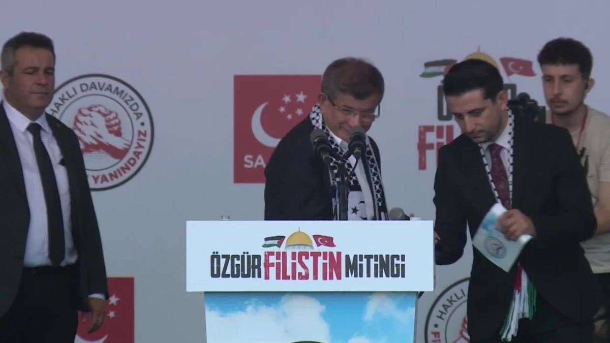 Ahmet Davutoğlu, Filistin\'e Destek Mitinginde: "Orada 75 Yıldır Süren Bir Zulüm Var Bunun Vebali Bütün İslam Dünyası Üzerindedir"