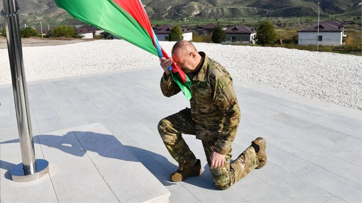  Aliyev, Hankendi ve Hocalı\'da Azerbaycan bayrağını göndere çekti