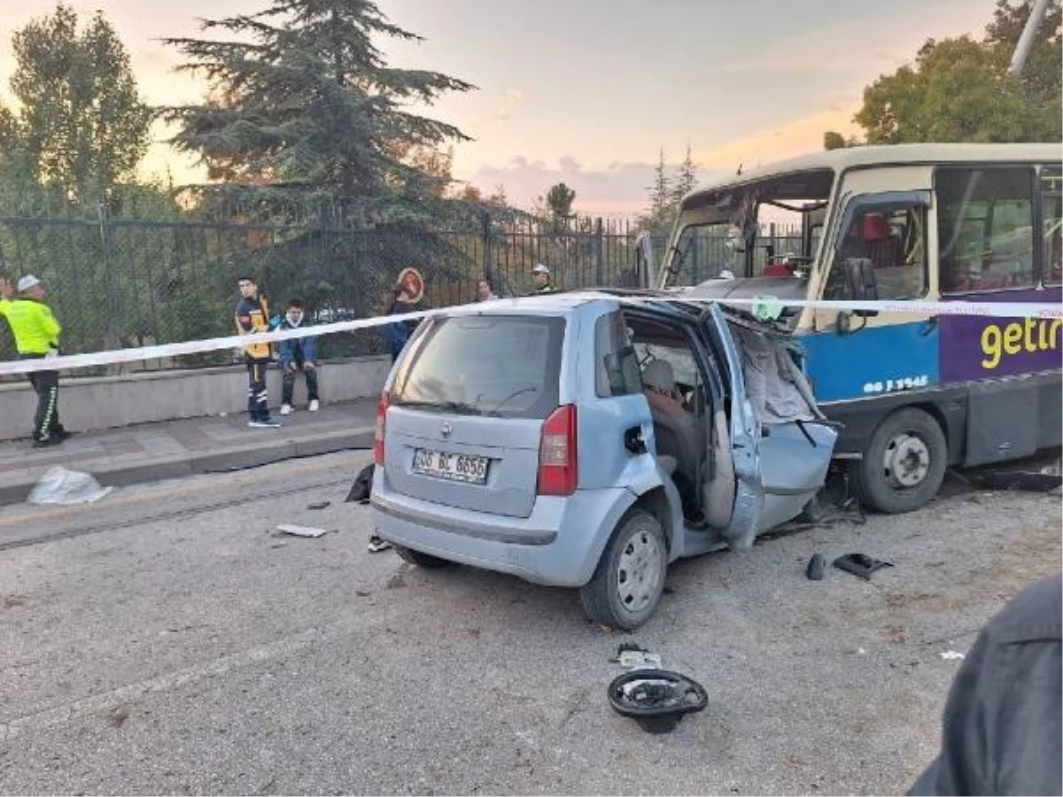 Ankara\'da otomobil ile minibüs çarpıştı: 1 ölü, 14 yaralı