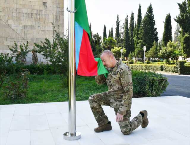 Azerbaycan Cumhurbaşkanı Aliyev: Kendilerine 'cumhurbaşkanı' diyen üç palyaço, hak ettikleri cezayı bekliyor Azerbaycan Cumhurbaşkanı Aliyev: Kendilerine 'cumhurbaşkanı' diyen üç palyaço, hak ettikleri cezayı bekliyor