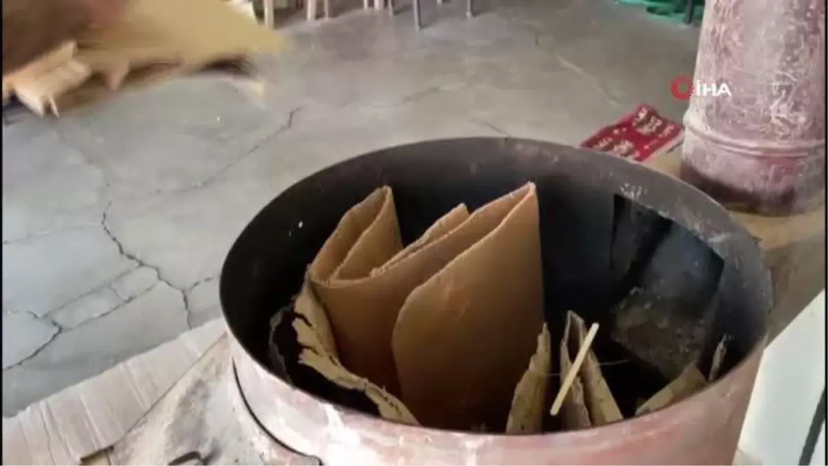 Bingöl'ün Karlıova ilçesinde soğuklar geldi, sobalar kuruldu