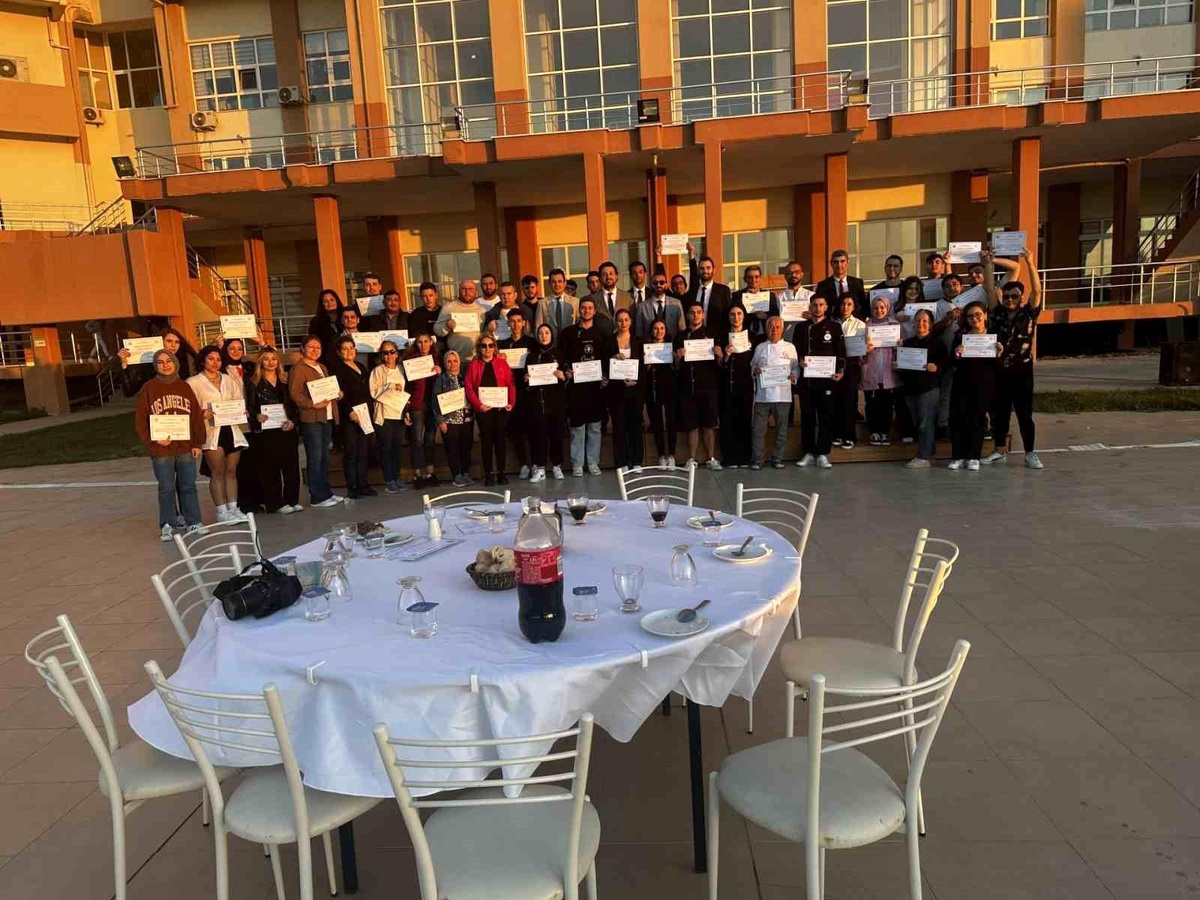 Burhaniye Uygulamalı Bilimler Fakültesi personeline motivasyon yemeği düzenlendi