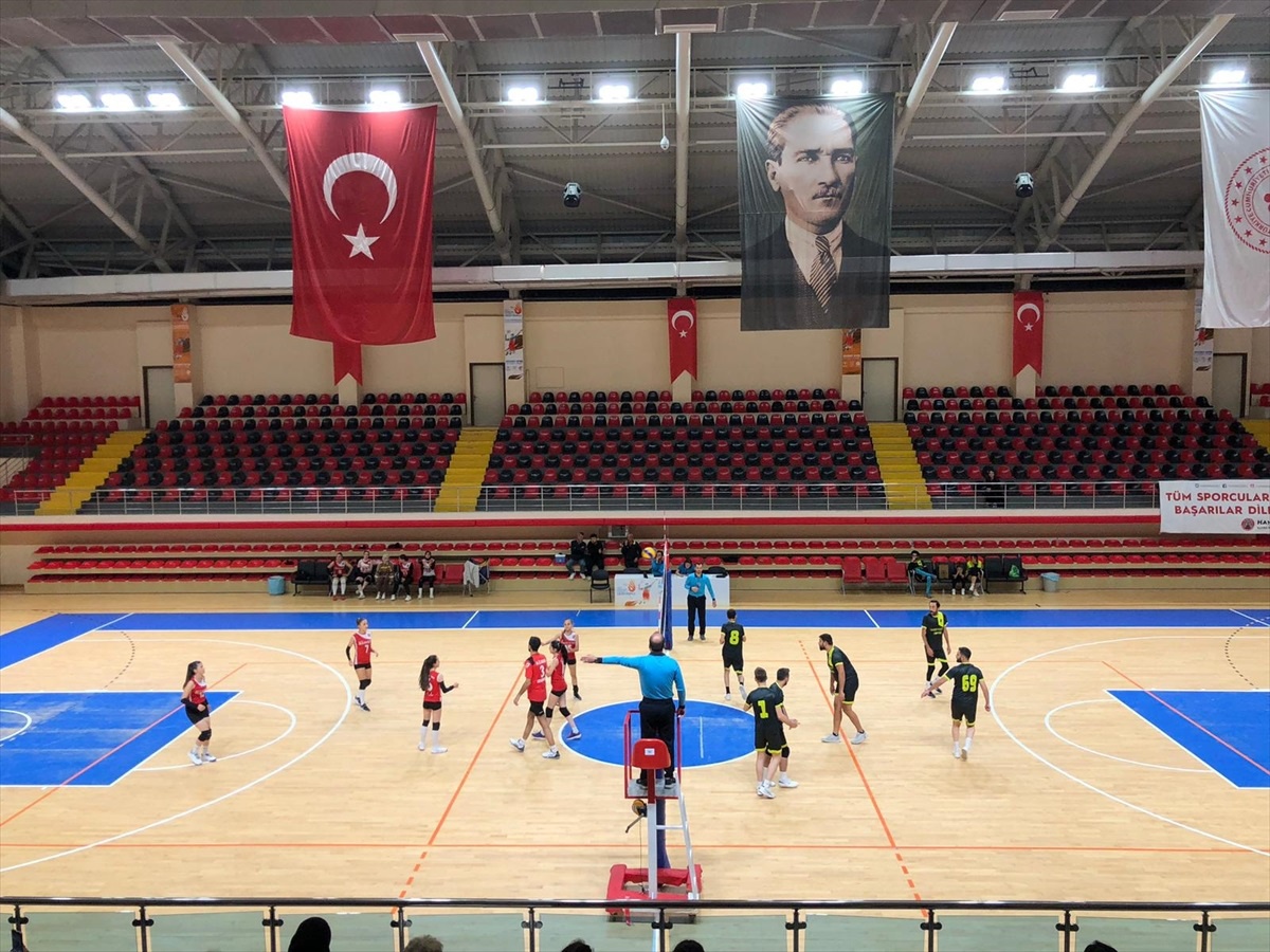 Bafra\'da Cumhuriyet Kupası Voleybol Turnuvası Başladı