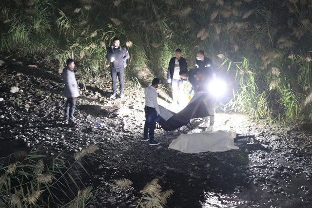 Denizli'de dere yatağında bağlı halde erkek cesedi bulundu Denizli'de dere yatağında bağlı halde erkek cesedi bulundu