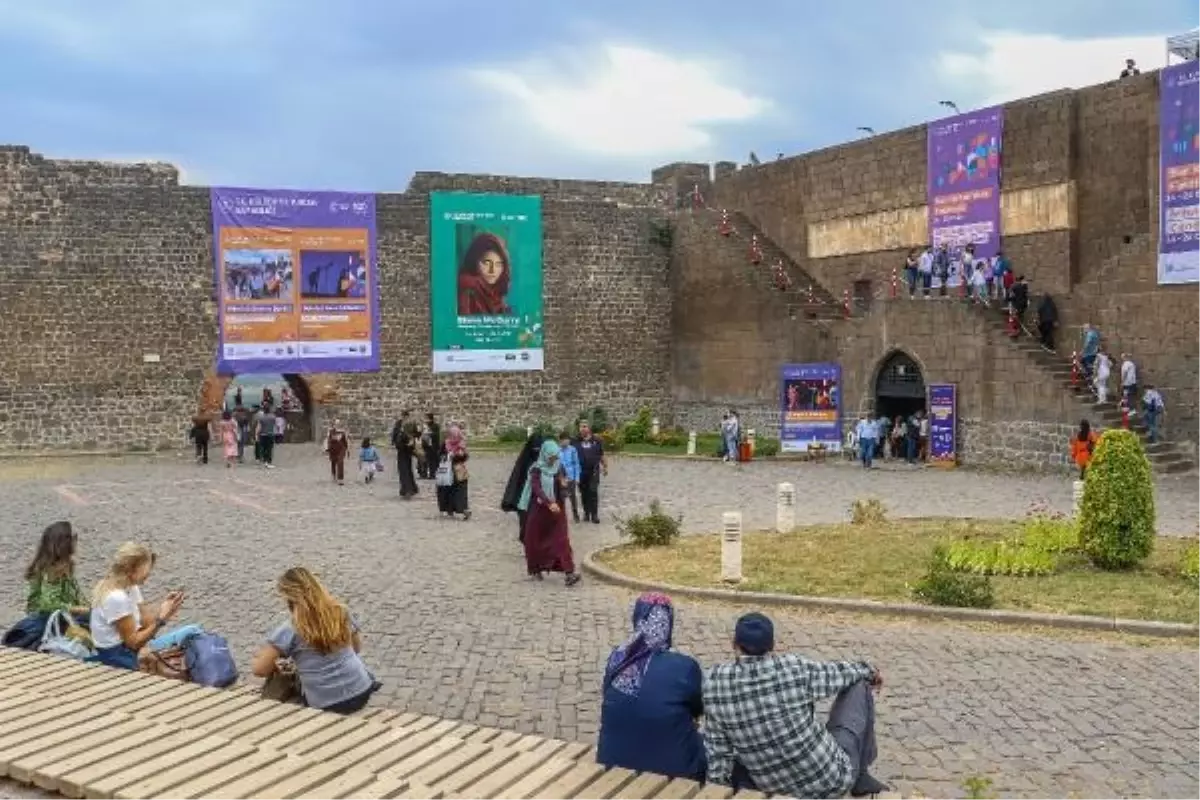 Diyarbakır'da Sur Kültür Yolu Festivali'ne yoğun ilgi