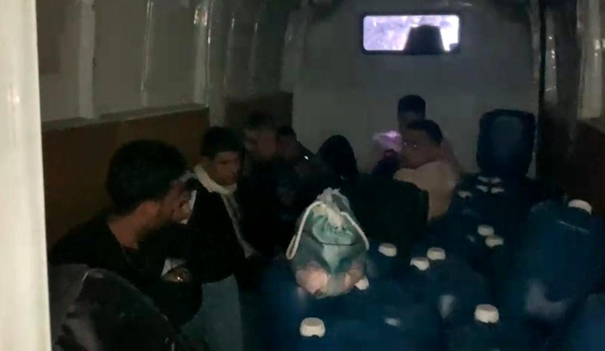 Çanakkale\'de Suriyeli kaçak göçmenleri yurt dışına kaçırma hazırlığında olan organizatör tutuklandı