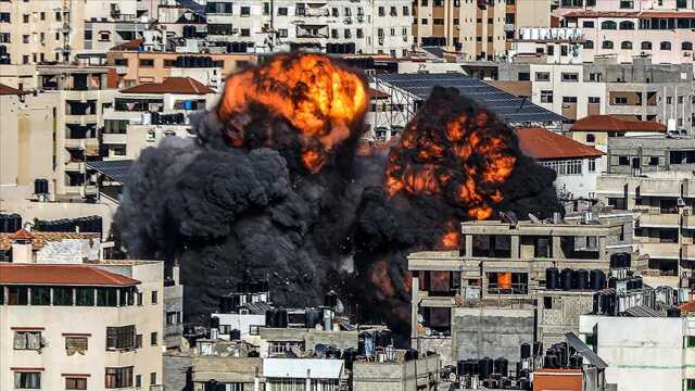 Gazzeliler, İsrail'in 'güvenli rota' olarak gösterdiği yolda bombaların hedefi oldu Gazzeliler, İsrail'in 'güvenli rota' olarak gösterdiği yolda bombaların hedefi oldu