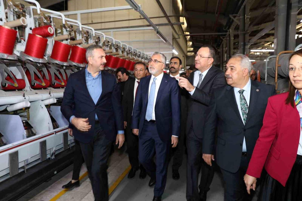 Çalışma ve Sosyal Güvenlik Bakanı Gaziantep\'te Gülsan Holding\'i ziyaret etti