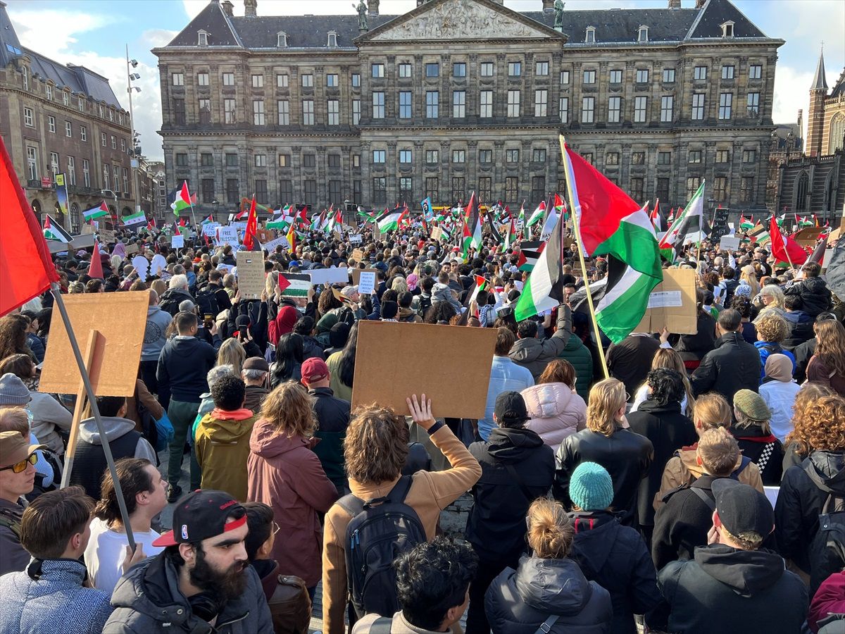 Amsterdam\'da Filistin\'e Destek Gösterisinde 3 Kişi Gözaltına Alındı