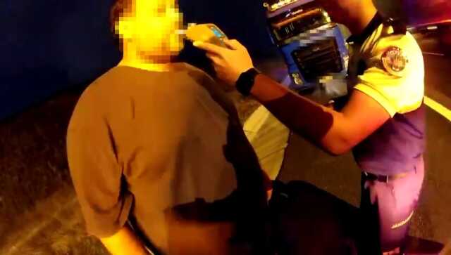 İstanbul'da Kamyon Şoförü Canlı Yayın Yaparken Jandarma Tarafından Durduruldu İstanbul'da Kamyon Şoförü Canlı Yayın Yaparken Jandarma Tarafından Durduruldu